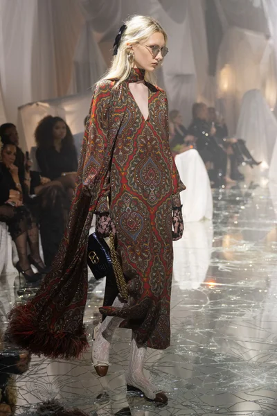 Look 25